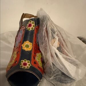 L'ATISTE Colorful Embroidered Sandals